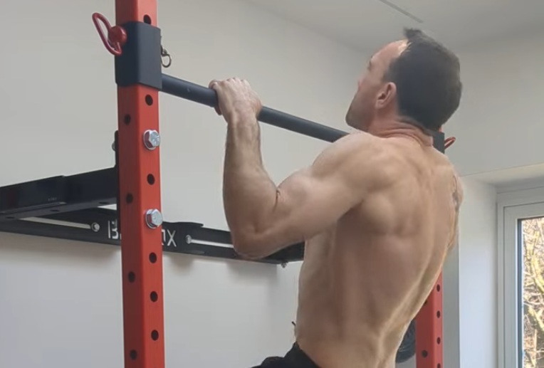 How to Do Pull-Ups: Beginner Guide to 15+ Reps (Progression & Exercises ...